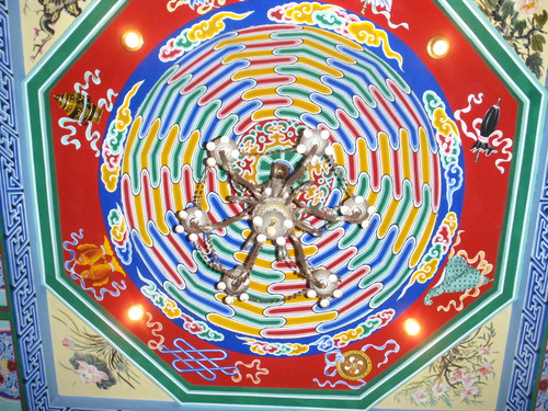 Xian Buddhist Temple roof color and art.